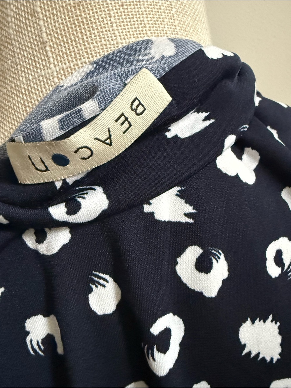 Beacon Navy and White Sleeveless V-Neck Blouse - Picture 6 of 7